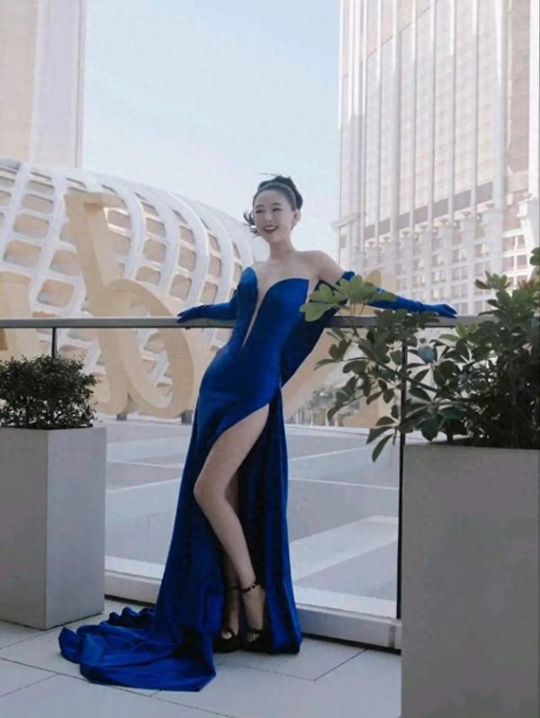 九游体育app娱乐吴倩甜好意思安靖-九游(中国体育)娱乐 官