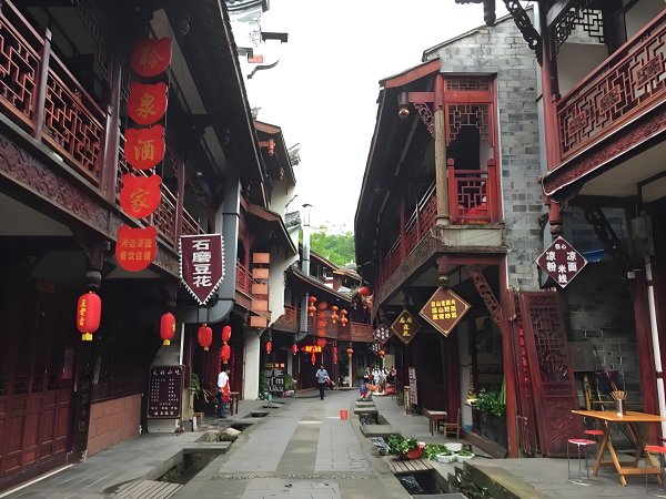 九游体育官网登录入口甚而有游客发现床围有外卖垃圾等-九游(中