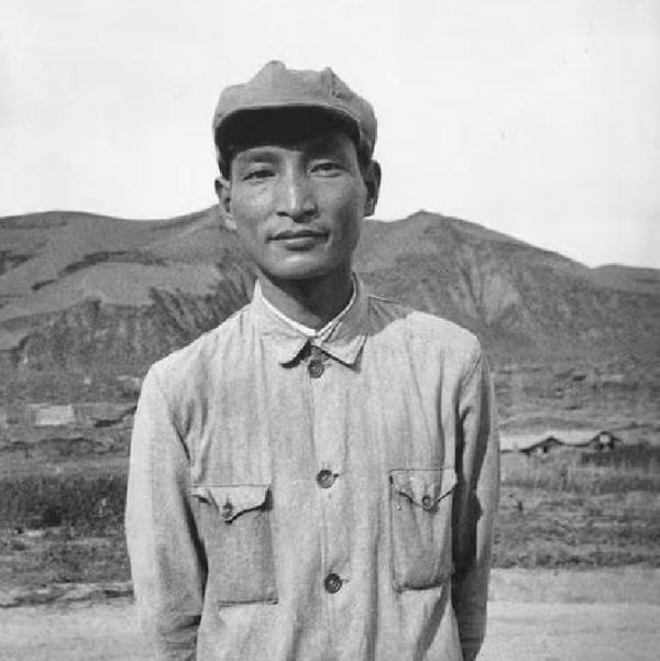 九游体育app(中国)官方网站尤其是1943年见汪精卫-九游