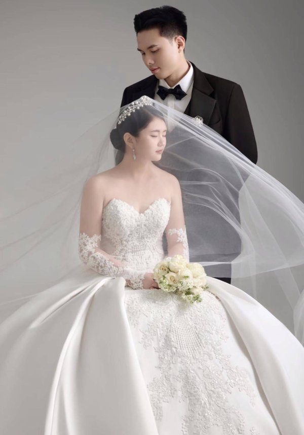 九游体育app(中国)官方网站”▲肥娟配偶婚纱照林景欢先容-