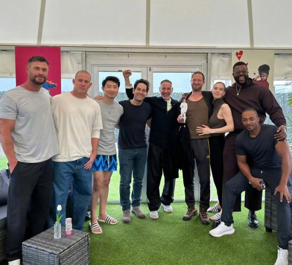 现金九游体育app平台毕竟此前的集群电影如《复联4》资本昂贵