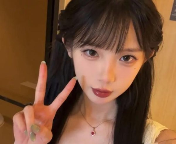 九游体育app娱乐阿谁以精良妆容和尖锐操作著明的游戏区一姐-